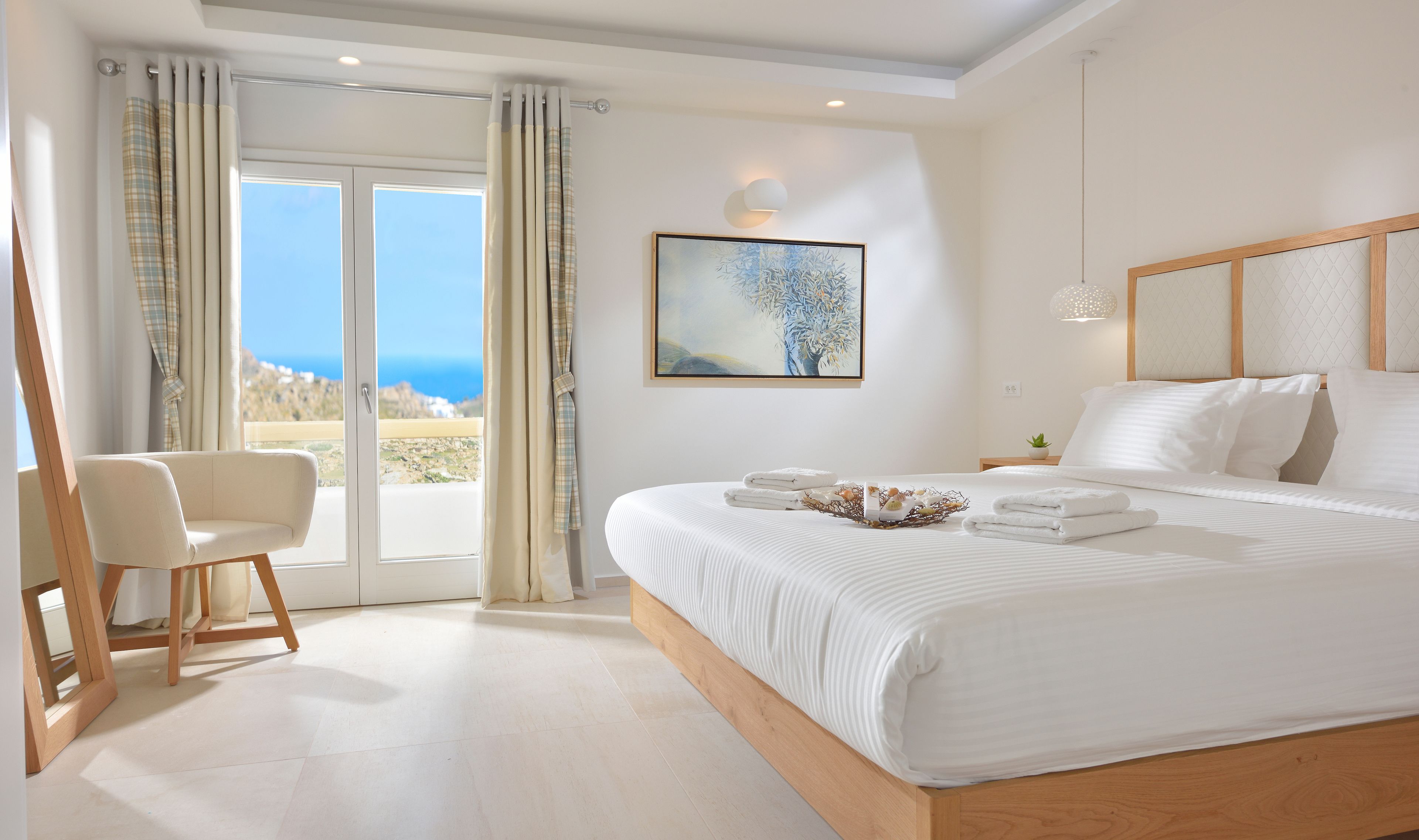 In-room safe, bed sheets