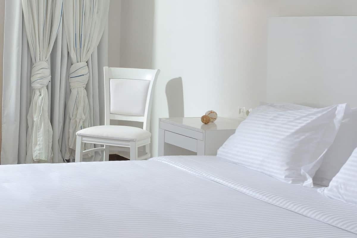 In-room safe, bed sheets