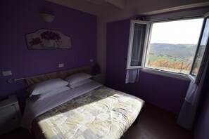 Standaard tweepersoonskamer, uitzicht op tuin | Babybedden (toeslag), gratis wifi, beddengoed