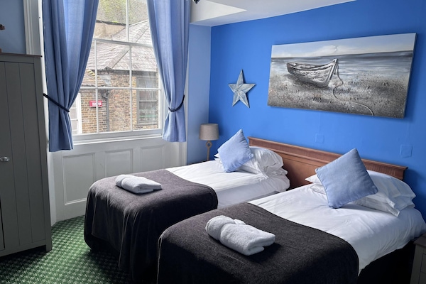 Deluxe-værelse med 2 enkeltsenge | Individuelt design, individuel indretning, mørklægningsgardiner