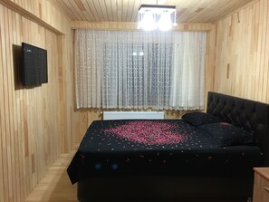 Comfort Apartment, 2 Bedrooms | 2 bedrooms, desk, iron/ironing board, free WiFi