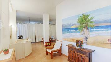 تفاصيل الفندق من الداخل