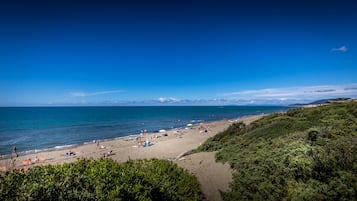 Una spiaggia nelle vicinanze