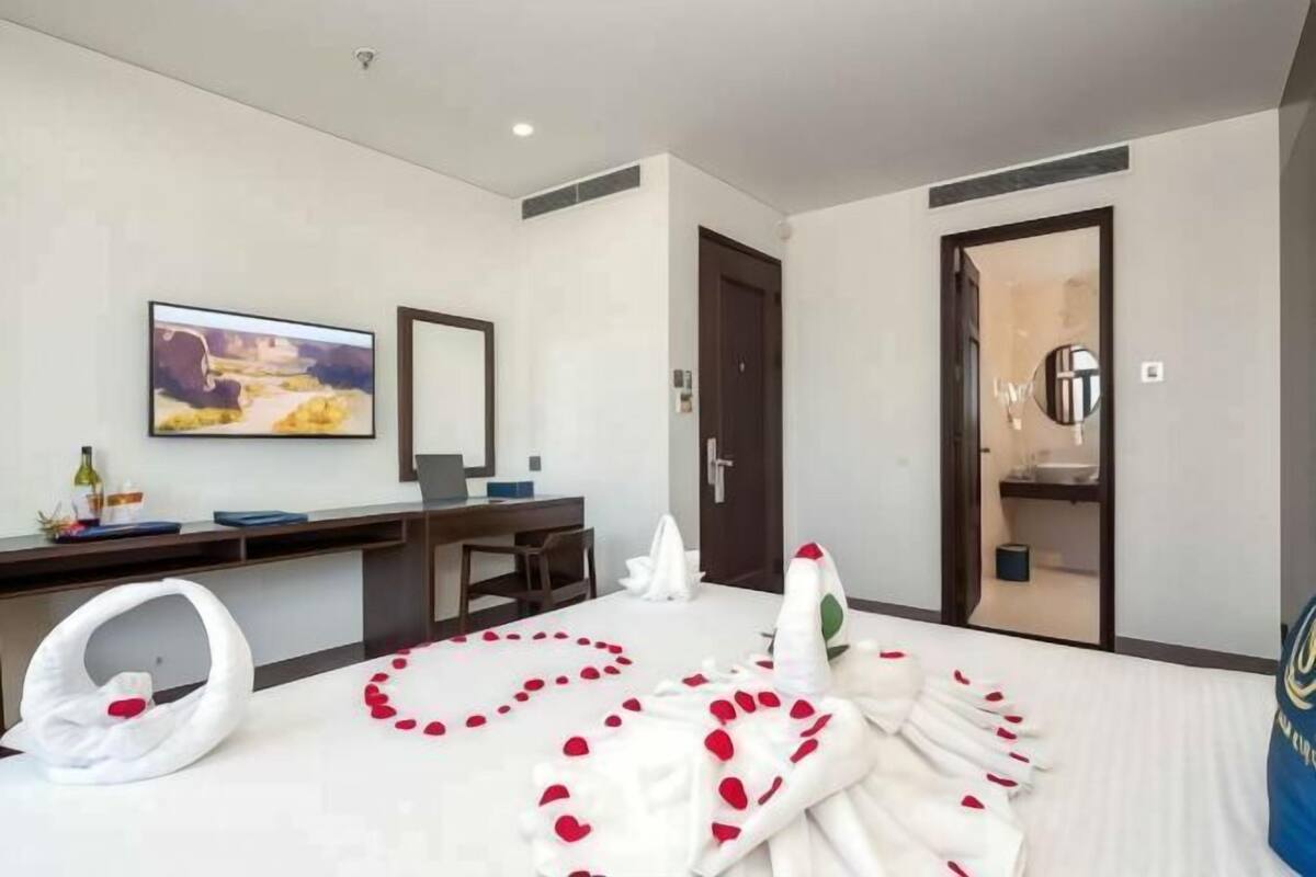 1 bedroom, minibar, in-room safe, desk