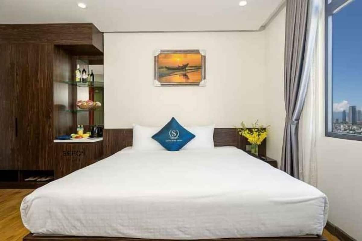 Minibar, in-room safe, desk, soundproofing