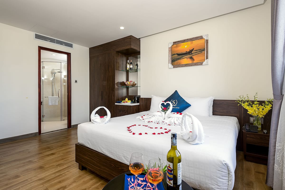 1 bedroom, minibar, in-room safe, desk