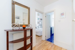 Apartment, 2 Bedrooms, Balcony | Room amenity - Philbeach Balcony- 2bed flat in Earls Ct (London)