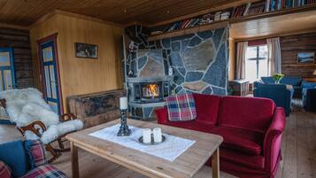 Cabin, 6 Bedrooms | Living room | Flat-screen TV