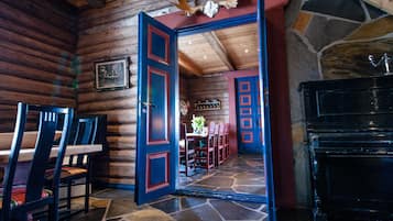 Cabin, 6 Bedrooms | In-room dining