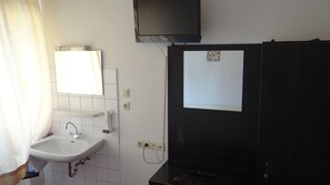 Quarto solteiro (Shared WC) | Berços grátis, Wi-Fi de cortesia, roupa de cama