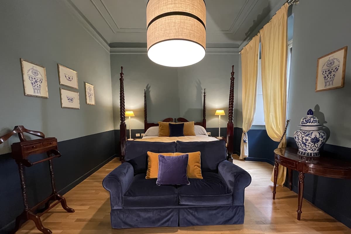 Desk, free cribs/infant beds, free WiFi, bed sheets