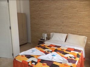 Comfort Double Room, 1 Double Bed | Minibar, in-room safe, iron/ironing board, free WiFi