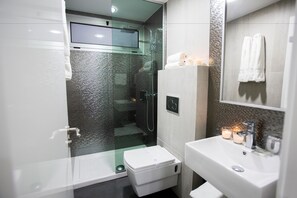 Apartment, 2 Bedrooms, Balcony | Bathroom | Free toiletries, hair dryer, towels