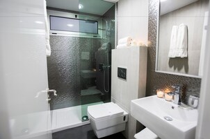 Apartment, 2 Bedrooms, Balcony | Bathroom | Free toiletries, hair dryer, towels