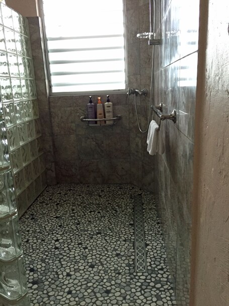 Rainforest Inn - Image 21