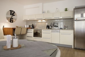 Design Studio Suite | Desk, blackout drapes, iron/ironing board, free WiFi