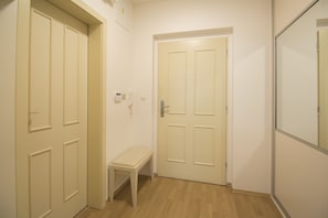 Design Studio Suite | Desk, blackout drapes, iron/ironing board, free WiFi