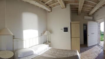 Minibar, Zimmersafe, Schreibtisch, schallisolierte Zimmer