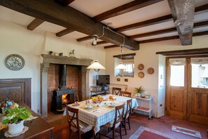 Free daily full breakfast 