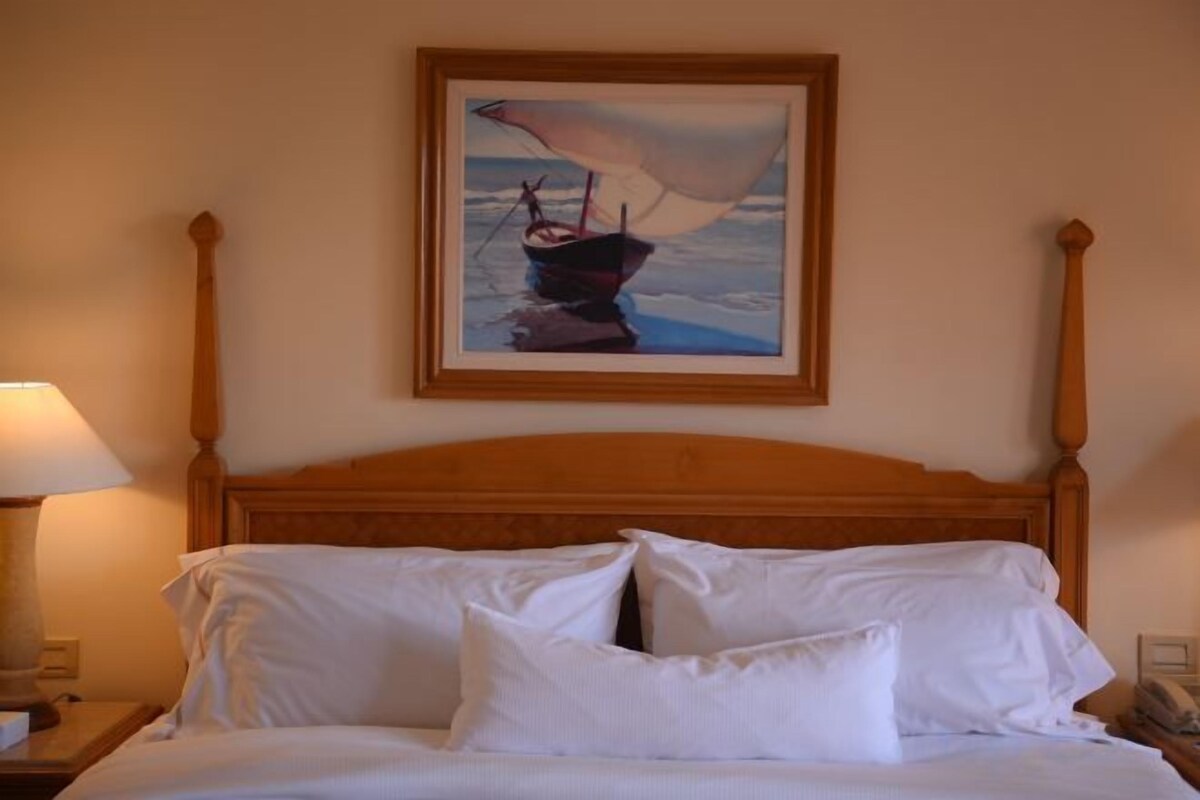 Premium bedding, Select Comfort beds, minibar, in-room safe
