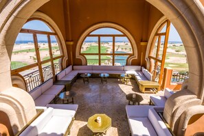 3 bars/lounges, poolside bar, beach bar - The Cascades Golf Resort Spa and Thalasso (Soma Bay)