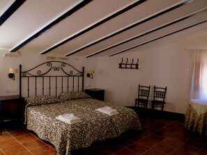 Double Room | Minibar, individually decorated, individually furnished, desk - Ca Les Senyoretes (Otos)