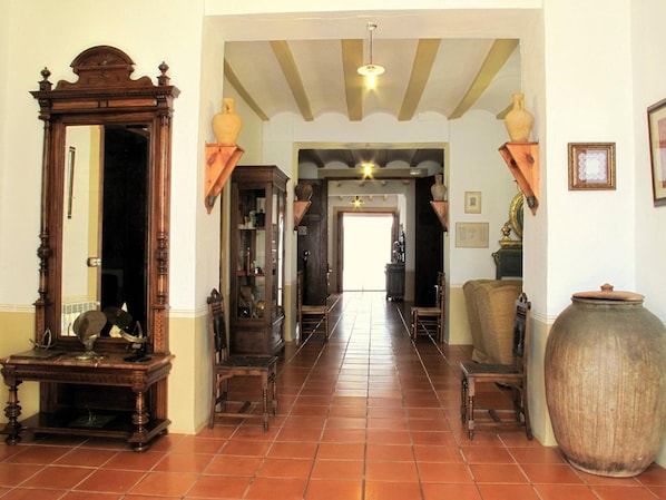 Lobby - Ca Les Senyoretes (Otos)