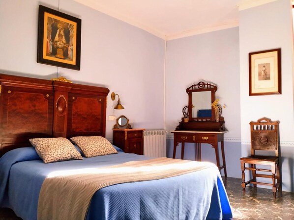 Minibar, individually decorated, individually furnished, desk