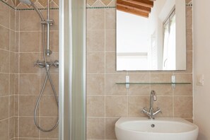 Superior Apartment, 2 Bedrooms, Patio, Garden View | Bathroom | Shower, rainfall showerhead, hair dryer, bidet - Agriturismo Bio Podere Doganelle (Gavorrano)