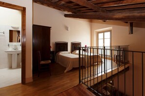 Duplex exclusif, 2 chambres, terrasse, vue sur le parc | 1 chambre, bureau, rideaux dâobscurcissement, accĂšs au Wi-Fi (inclus)