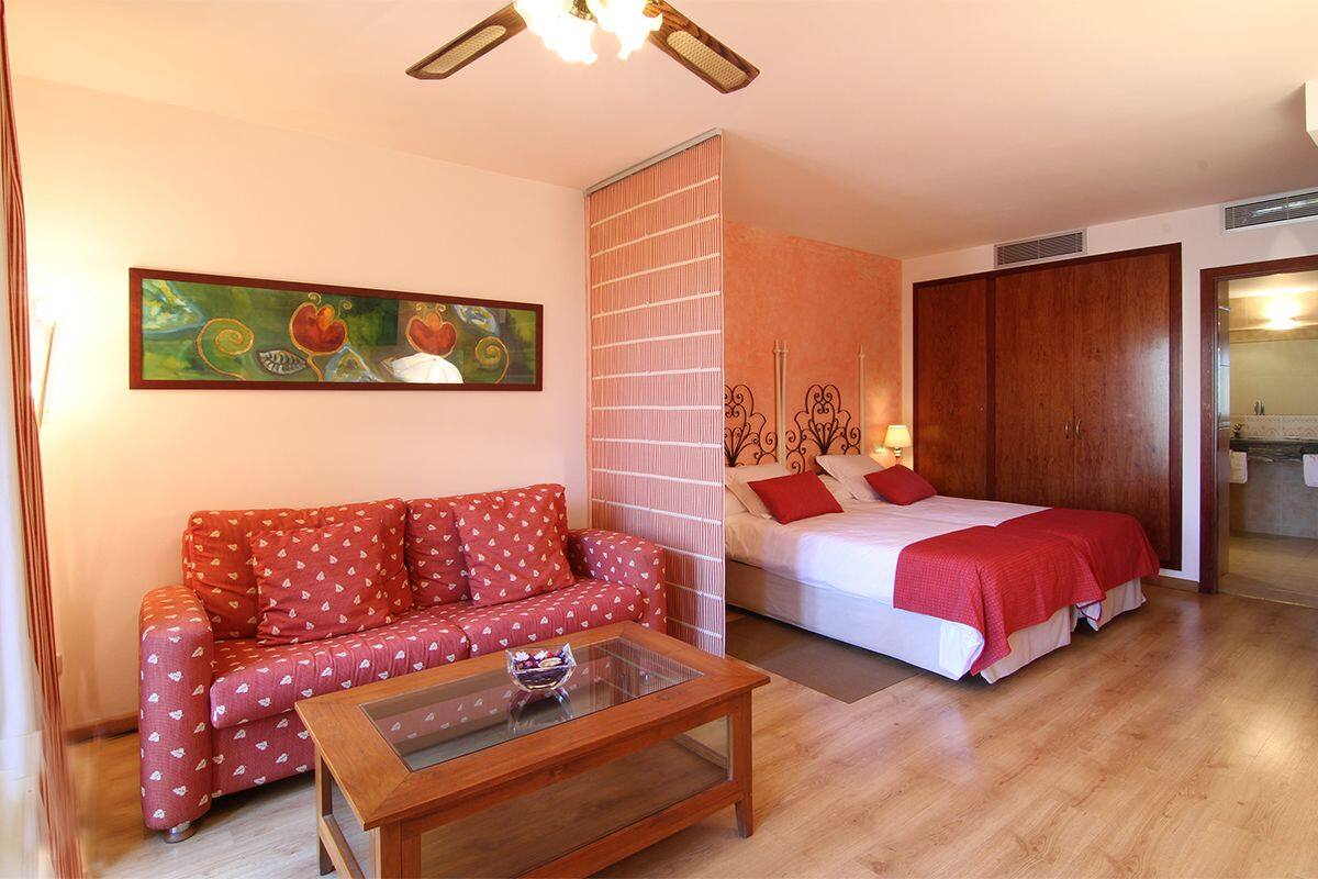 junior suite | living room | flat-screen tv