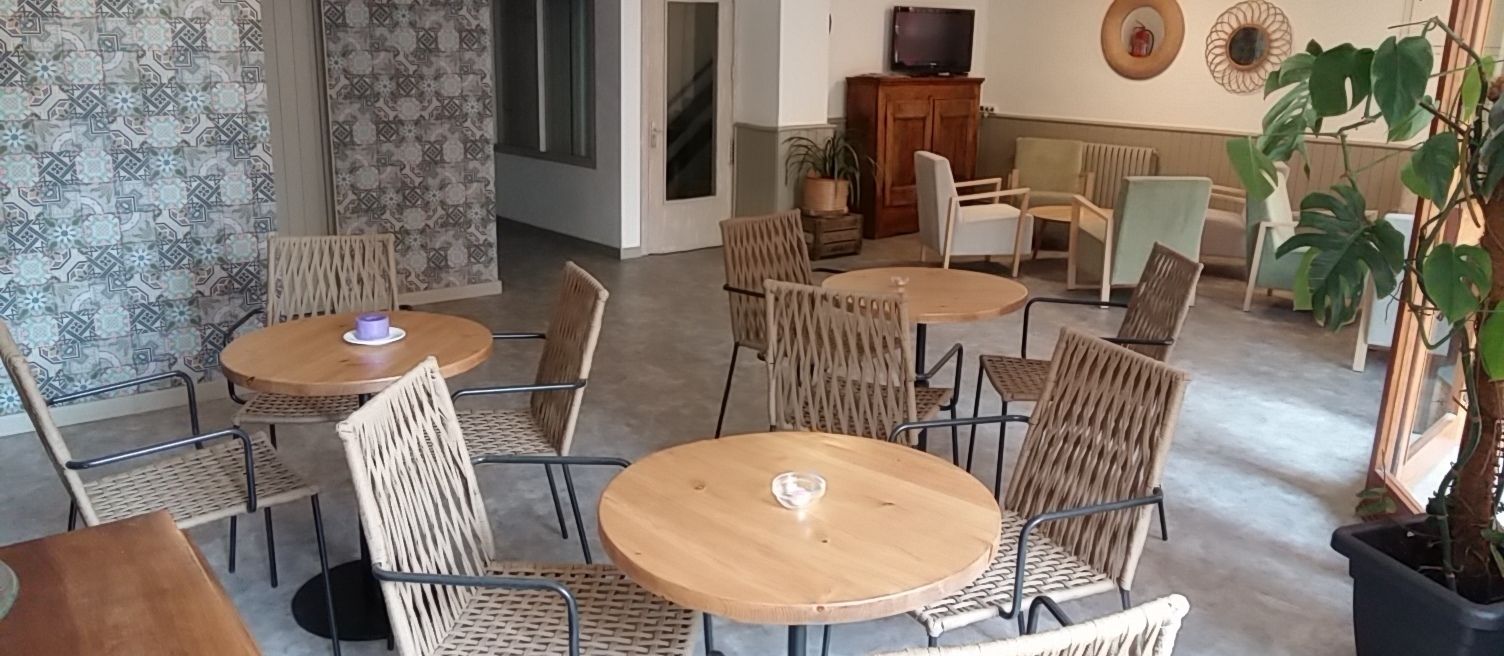 daily continental breakfast (eur 15 per person)