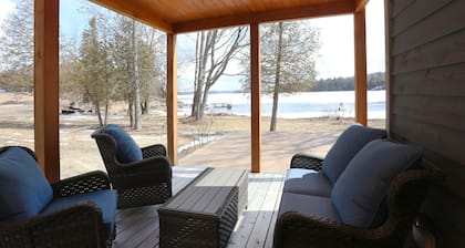 Lakefront Cottage with Stunning Lakeview