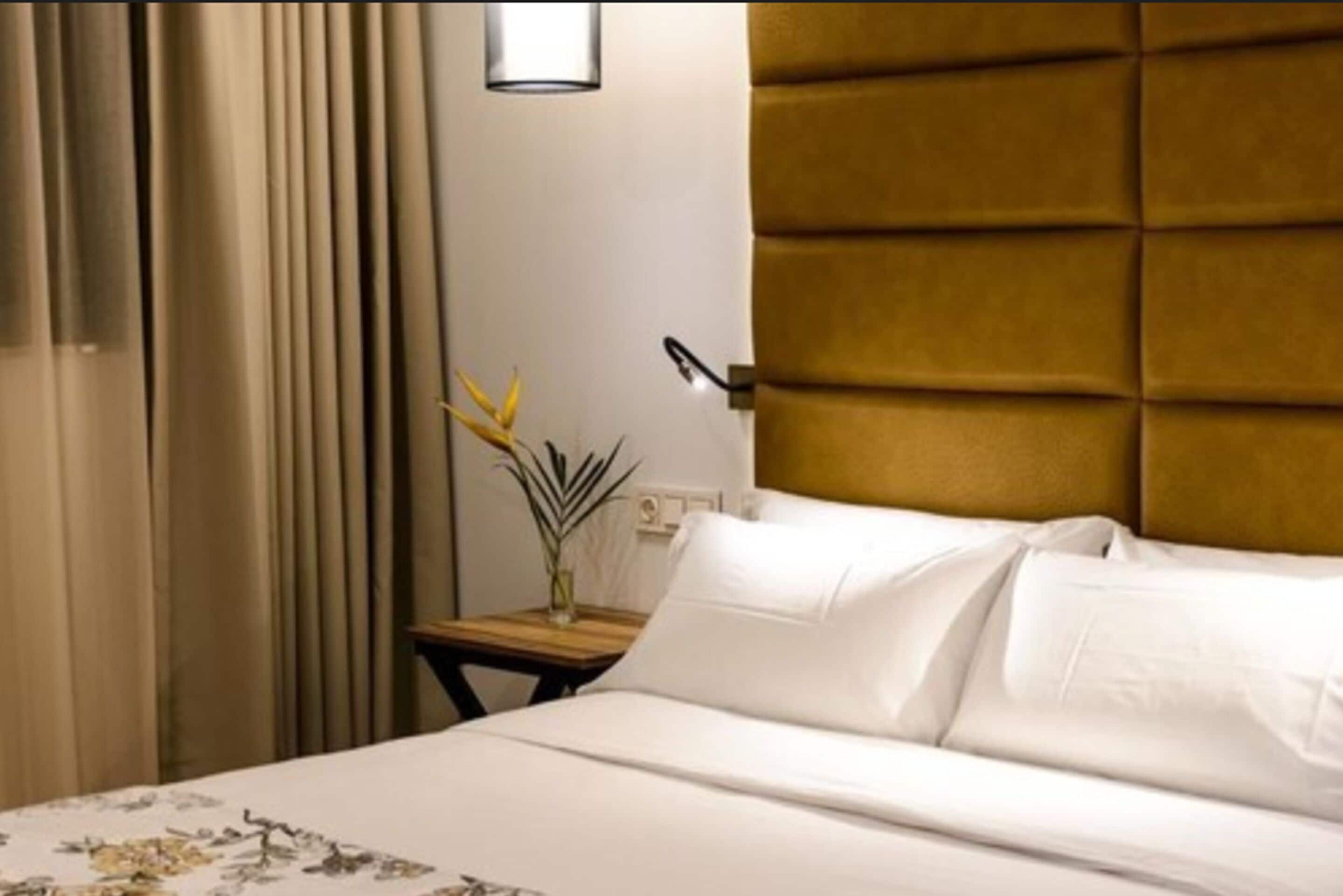 deluxe double room | premium bedding, pillow-top beds, minibar, in-room safe
