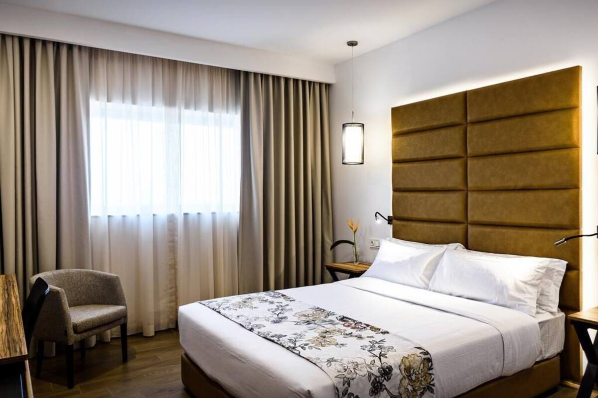 Ropa de cama de alta calidad, colchones con acolchado adicional, minibar