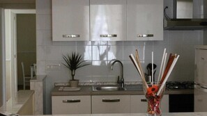 Familjerum för fyra - balkong | Eget pentry | Kylskåp, ugn, spishäll och grytor/köksredskap