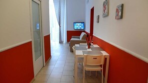 Standard Quadruple Room, Balcony | Living area | Flat-screen TV - B&B La Torretta di Chiaia (Naples)