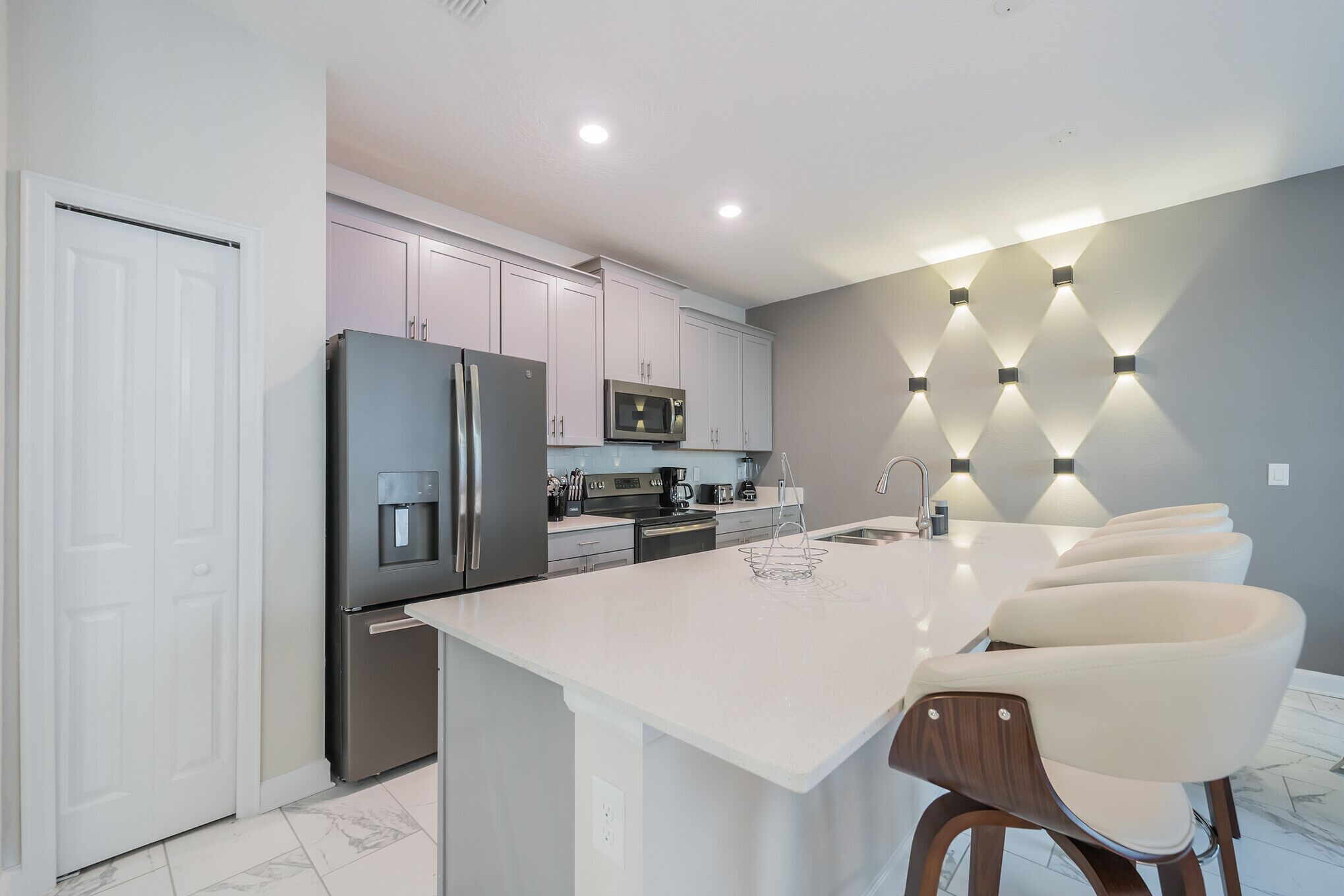 family house, 4 bedrooms | private kitchen | full-sized fridge, microwave, oven, stovetop