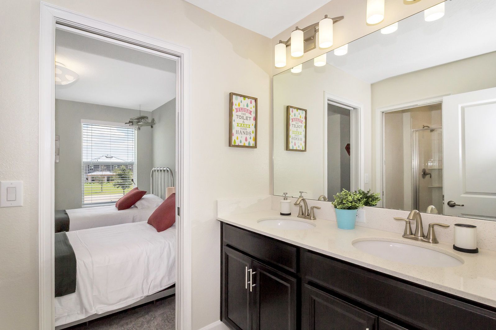 family house, 6 bedrooms | premium bedding, individually decorated, individually furnished