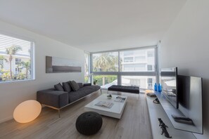 2 Bedrooms: One King, Two Twins | Living room | 32-inch flat-screen TV with cable channels, TV