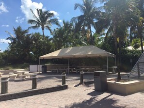 Playa privada cerca, arena blanca y tumbonas