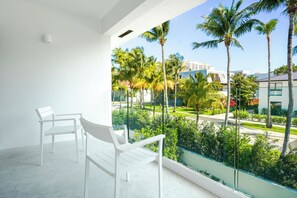 Deluxe One Bedroom King | Terrace/patio - Beach Haus Key Biscayne (Key Biscayne)