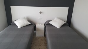 Verdunkelungsvorhänge, Zustellbetten, kostenloses WLAN, Bettwäsche