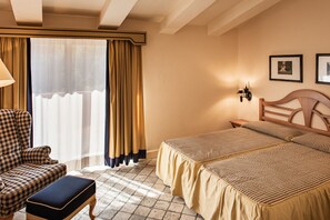 Minibar, in-room safe, desk, blackout curtains - Roccamare Resort - Hotel Casa di Levante (Castiglione della Pescaia)