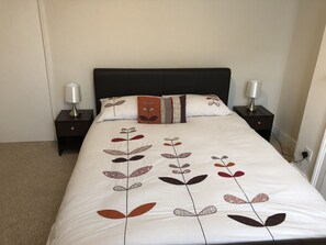 1 habitación, escritorio, tabla de planchar con plancha y wifi gratis 