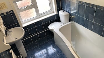 House | Bathroom | Combined shower/bathtub, deep-soaking bathtub, towels
