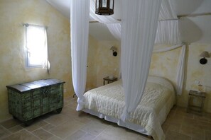 华丽客房 | 客房内保险箱、特色装修、特色家居、遮光窗帘