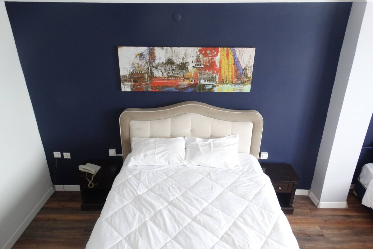 Dreibettzimmer, Balkon, Meerblick | Zimmersafe, Verdunkelungsvorhänge, schallisolierte Zimmer, Zustellbetten