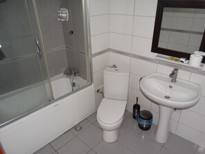 Triple Room, Balcony, Sea View | Bathroom | Shower, slippers, towels