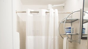 Studio | Bathroom | Towels - Hacienda Sofía - Cuarto Rosa by Andiani (Cancun)